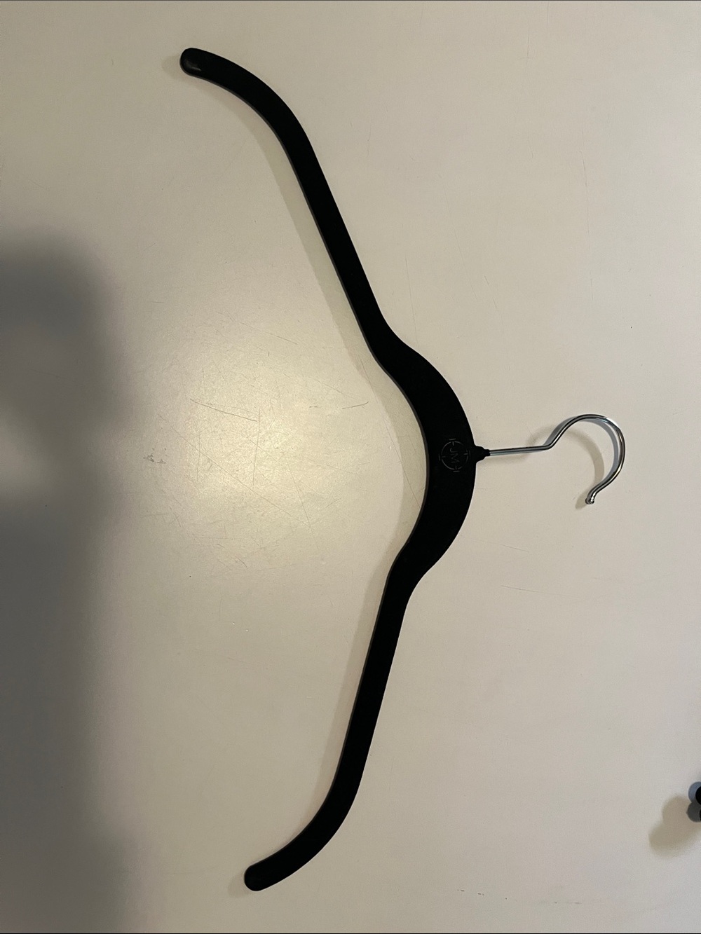 Velvet Non-Slip Slim Clothes Hangers - Black. (24) - Picture 2 of 2